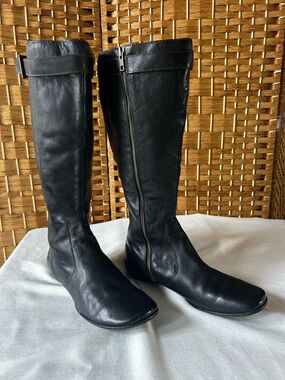 Born Black Leather Knee High Boots Sz 9 Riding Style Low Heel Comfort